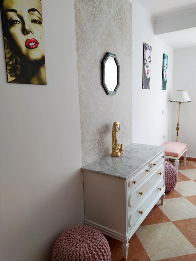 Movie Stars Apartment, กันดิอา ภายนอก รูปภาพ